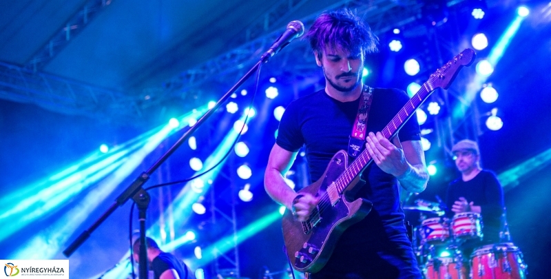 Péterfy Bori & LOVE BAND