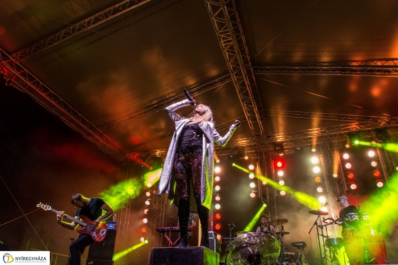 Péterfy Bori & LOVE BAND