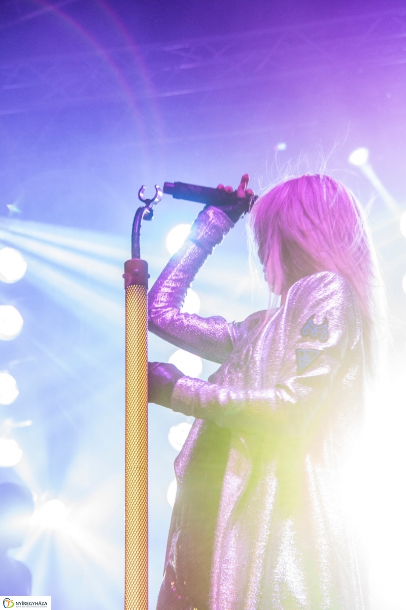 Péterfy Bori & LOVE BAND