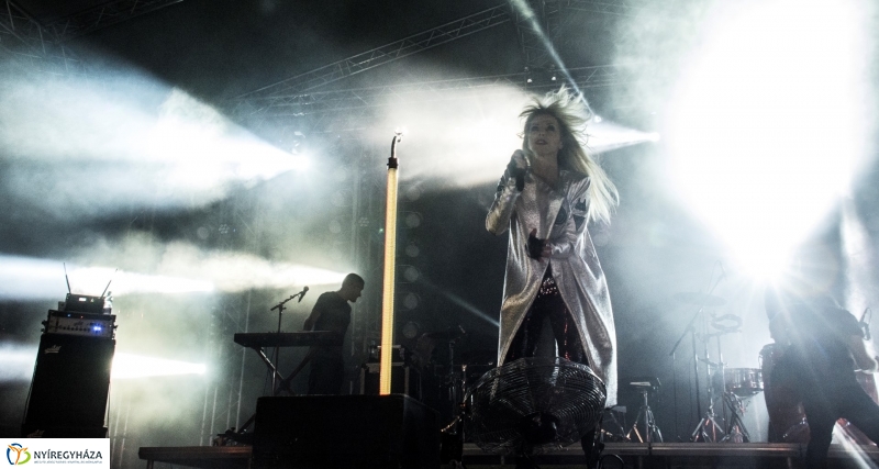 Péterfy Bori & LOVE BAND