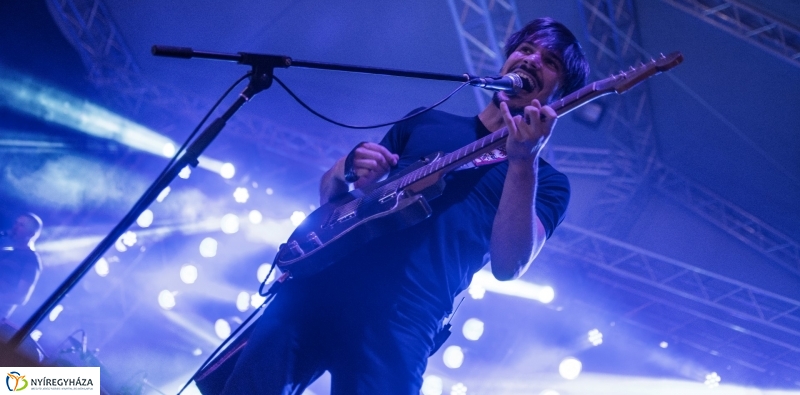 Péterfy Bori & LOVE BAND