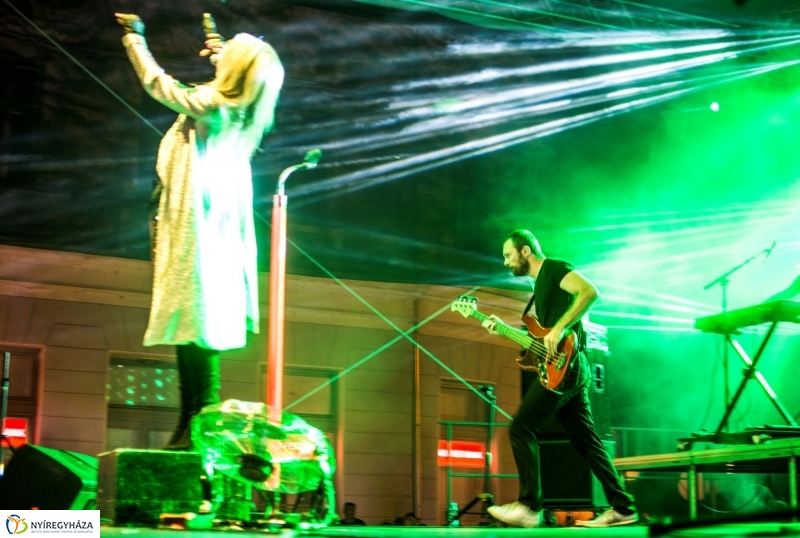 Péterfy Bori & LOVE BAND