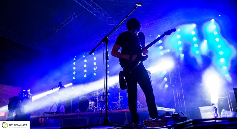 Péterfy Bori & LOVE BAND