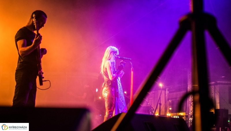 Péterfy Bori & LOVE BAND