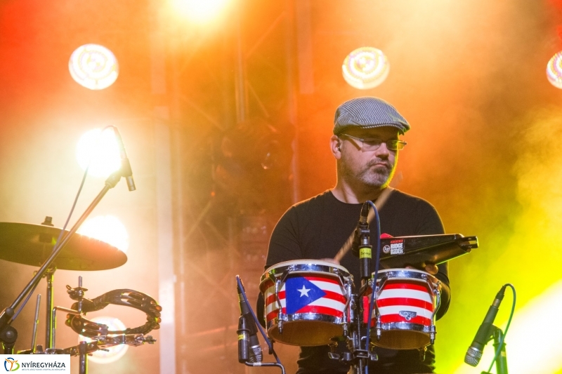 Péterfy Bori & LOVE BAND