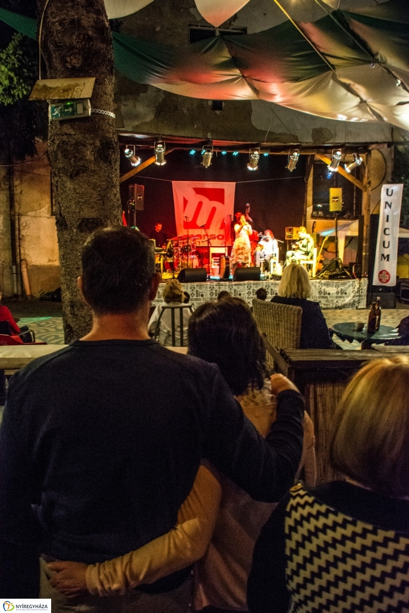 Palya Bea a Móricz Kertben