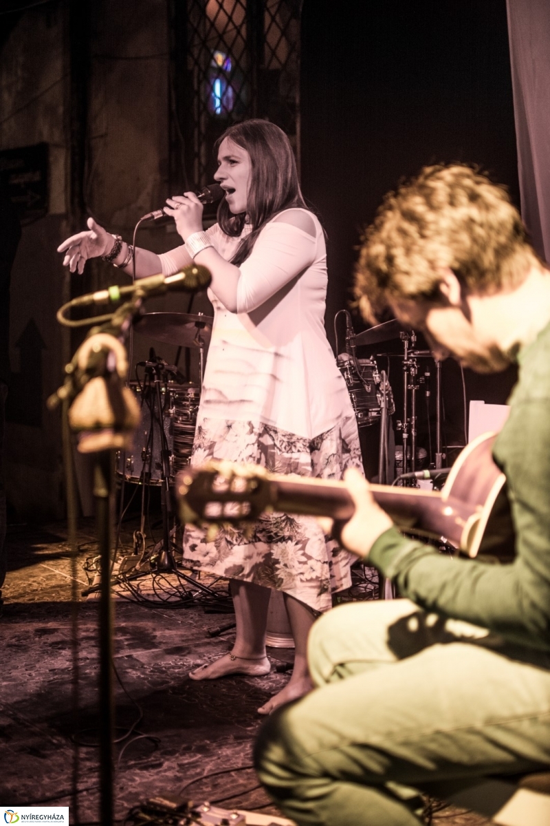 Palya Bea a Móricz Kertben