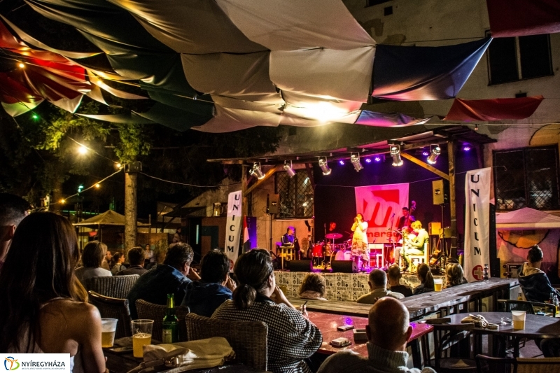 Palya Bea a Móricz Kertben