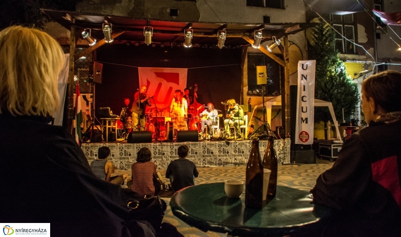 Palya Bea a Móricz Kertben