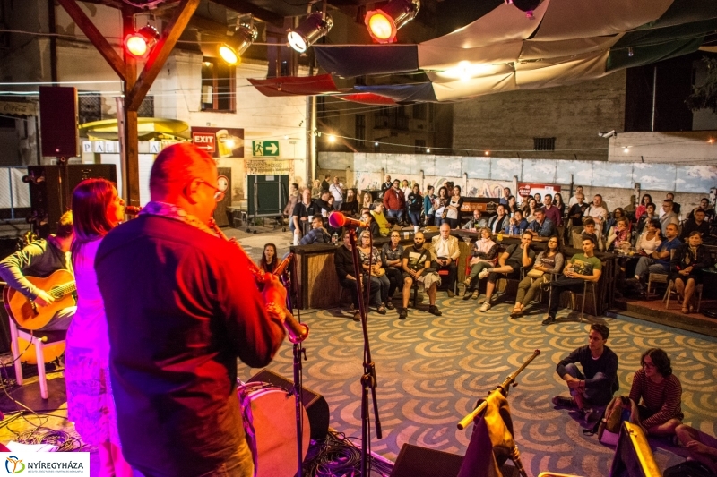 Palya Bea a Móricz Kertben