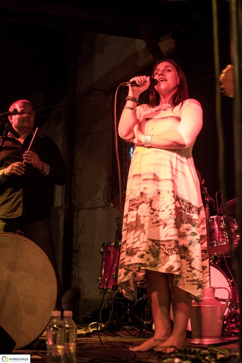 Palya Bea a Móricz Kertben