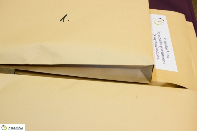 Ajándék tanszercsomag az önkormányzattól