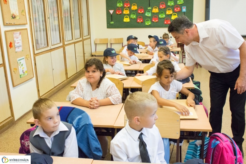 Ajándék tanszercsomag az önkormányzattól