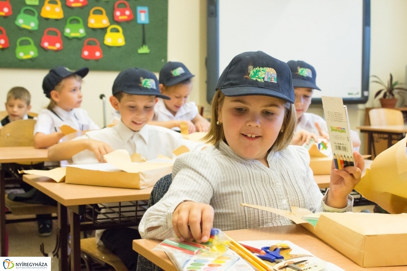 Ajándék tanszercsomag az önkormányzattól