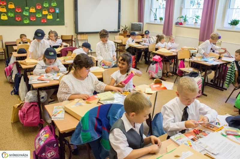 Ajándék tanszercsomag az önkormányzattól