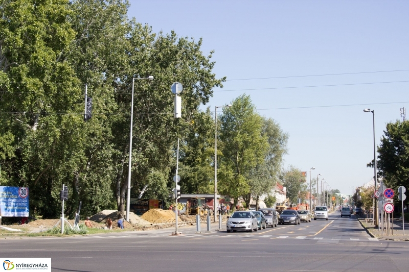 Elkezdődött a beruházás a Szegfű utcán V