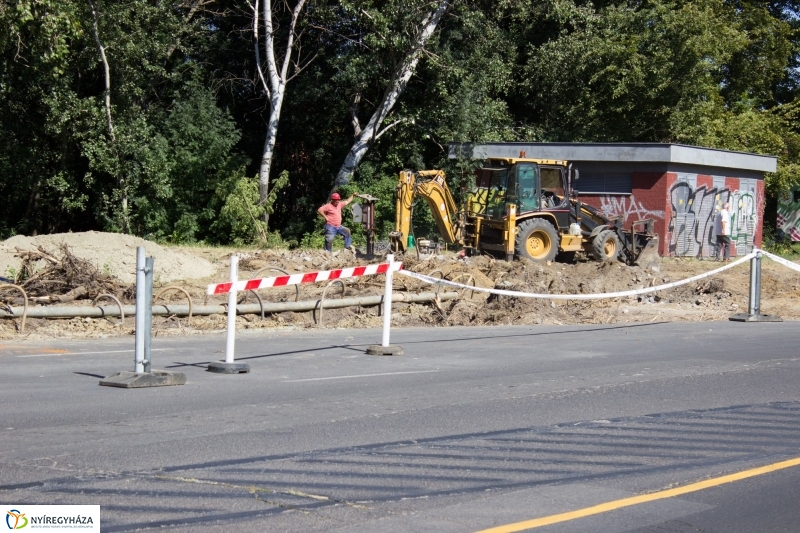 Elkezdődött a beruházás a Szegfű utcán V
