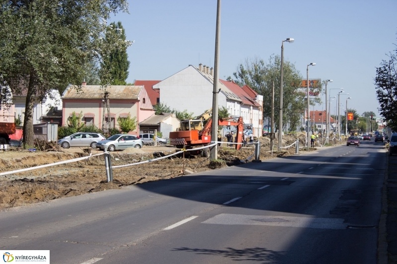 Elkezdődött a beruházás a Szegfű utcán V