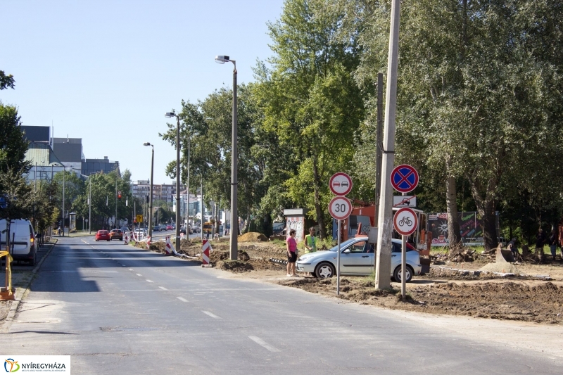 Elkezdődött a beruházás a Szegfű utcán V