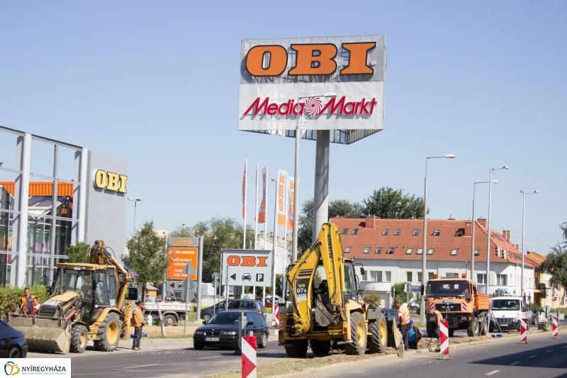 Elkezdődött a beruházás a Szegfű utcán V