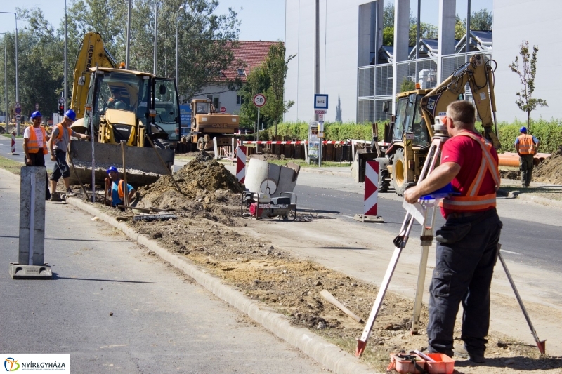Elkezdődött a beruházás a Szegfű utcán V