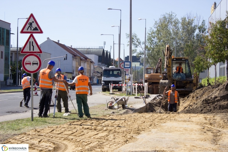 Elkezdődött a beruházás a Szegfű utcán V