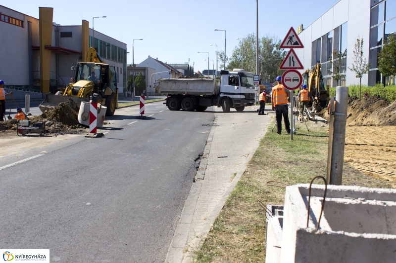 Elkezdődött a beruházás a Szegfű utcán V