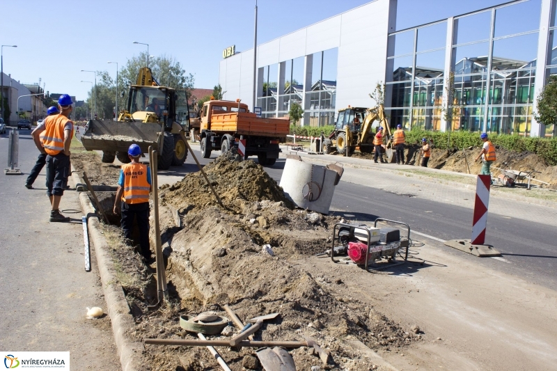 Elkezdődött a beruházás a Szegfű utcán V