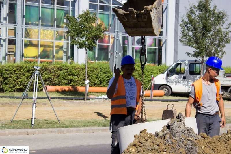 Elkezdődött a beruházás a Szegfű utcán V