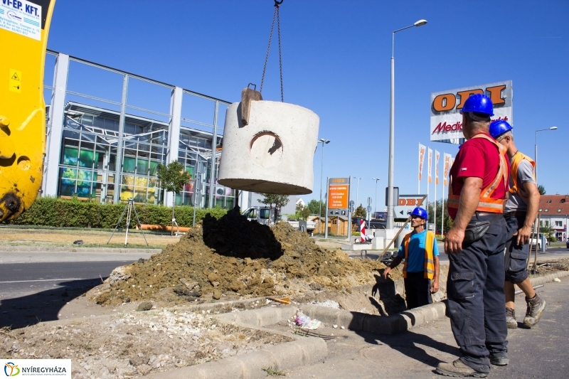 Elkezdődött a beruházás a Szegfű utcán V