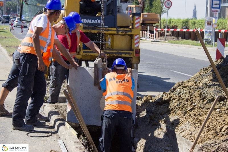 Elkezdődött a beruházás a Szegfű utcán V