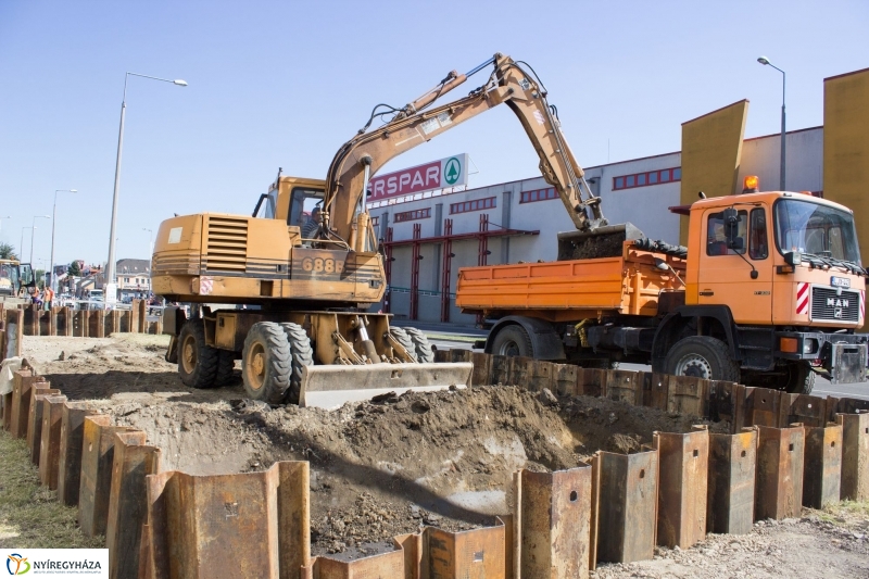 Elkezdődött a beruházás a Szegfű utcán V