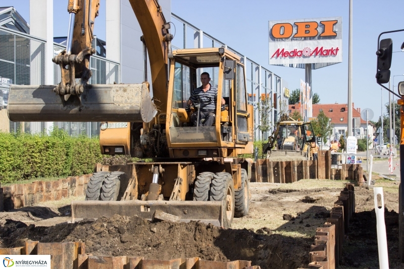 Elkezdődött a beruházás a Szegfű utcán V