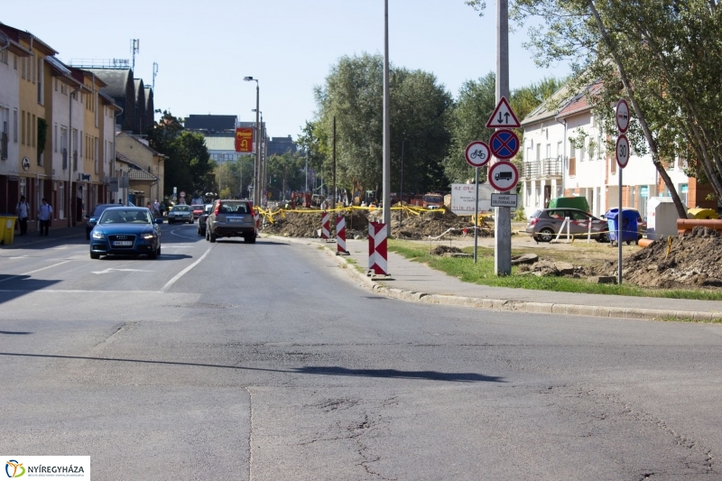 Elkezdődött a beruházás a Szegfű utcán V