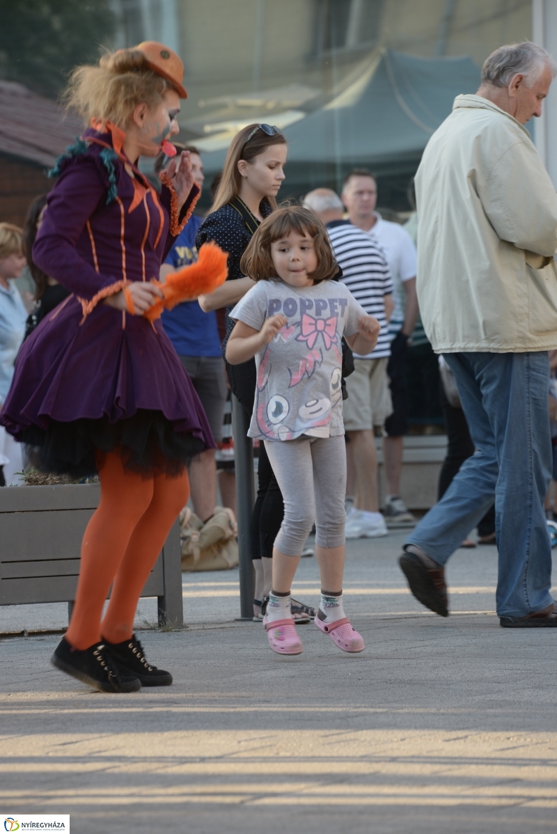 Színpadon a Folkfusion Band