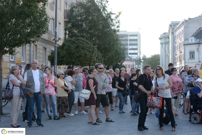 Színpadon a Folkfusion Band