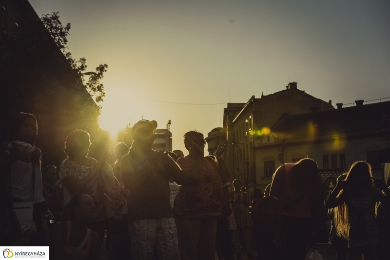 Színpadon a Folkfusion Band