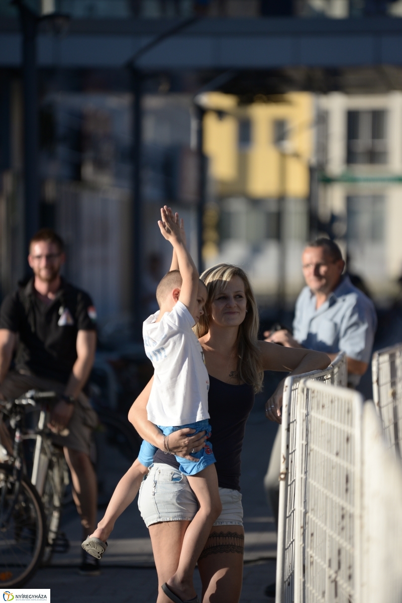 Színpadon a Folkfusion Band