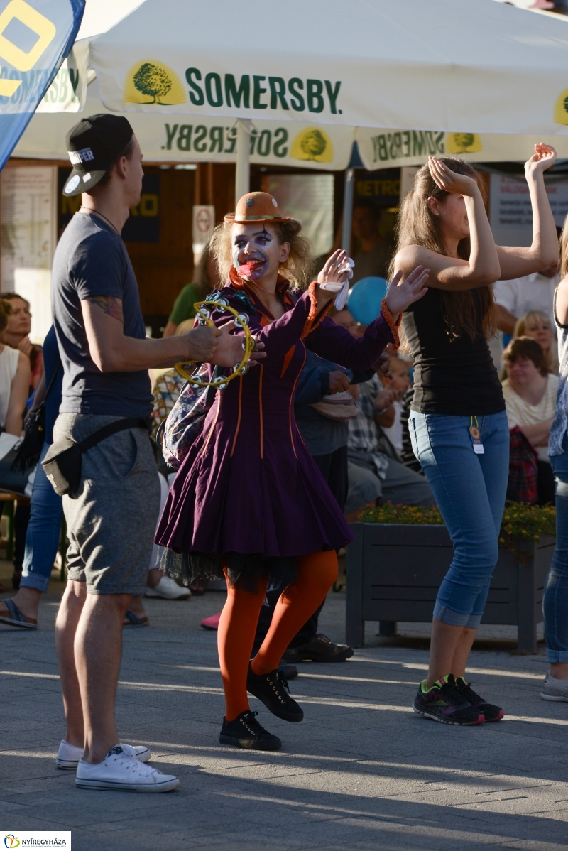 Színpadon a Folkfusion Band