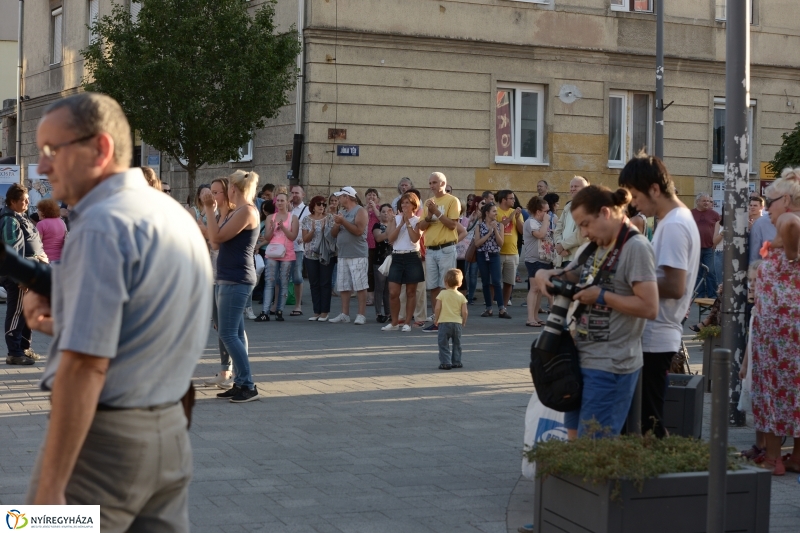 Színpadon a Folkfusion Band