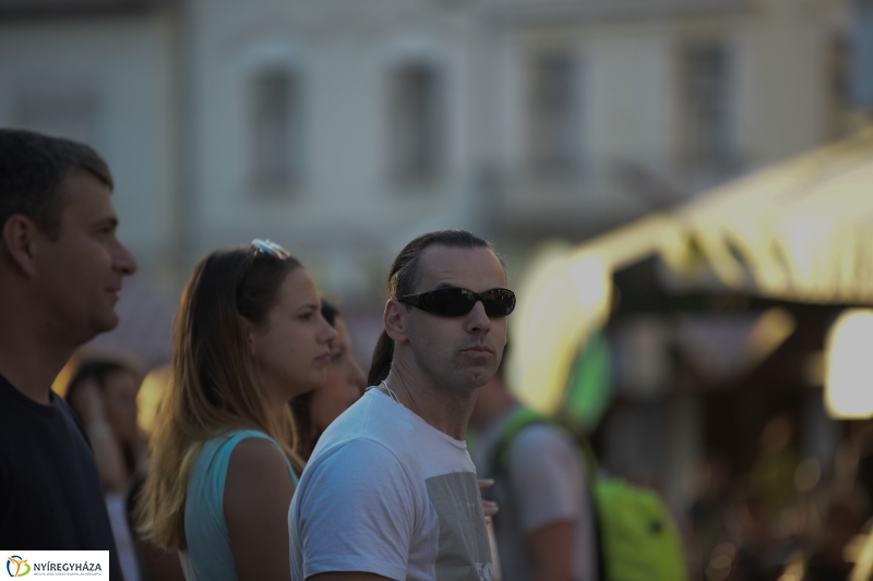 Színpadon a Folkfusion Band