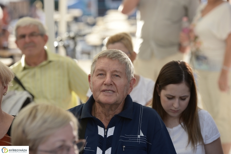 Színpadon a Folkfusion Band