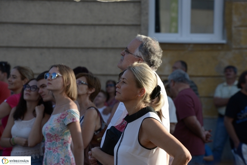 Színpadon a Folkfusion Band