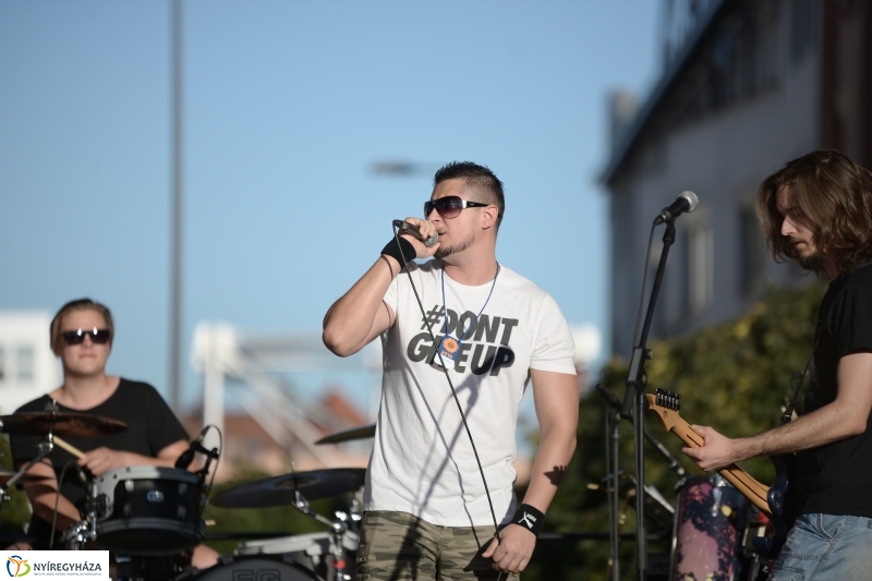 Színpadon a Folkfusion Band