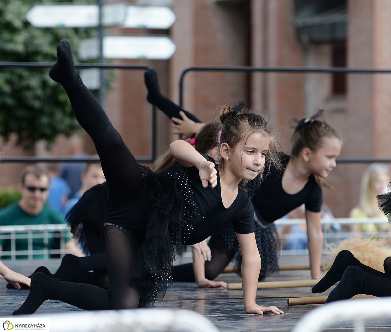 RE-flex a Korzó színpadán