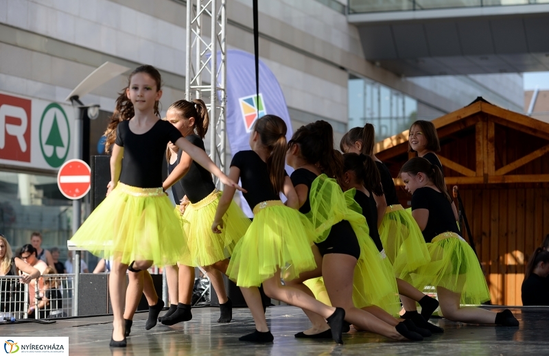 RE-flex a Korzó színpadán