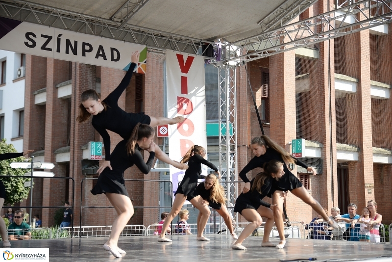 RE-flex a Korzó színpadán