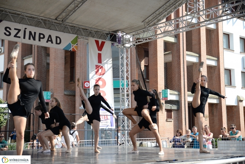 RE-flex a Korzó színpadán