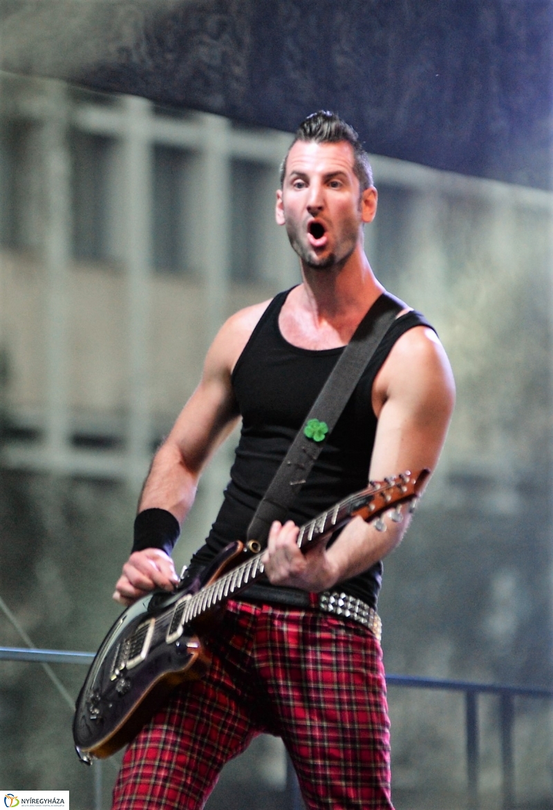 VIDOR szombat a FIRKIN zenekarral