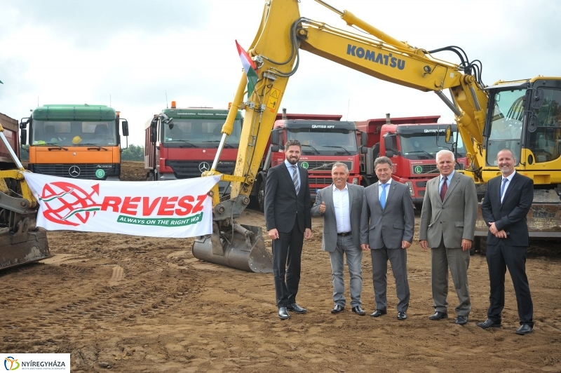 Logisztikai raktár alapkőletétele - fotó: Szarka Lajos